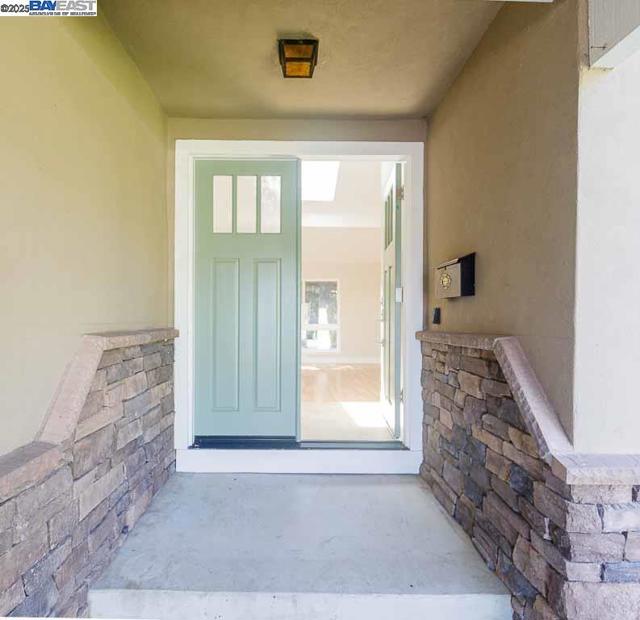 7897 Meadowbrook Court, Pleasanton CA: https://media.crmls.org/mediaz/e1cf08e3-de5f-48ea-8324-6cd852ab221e.jpg