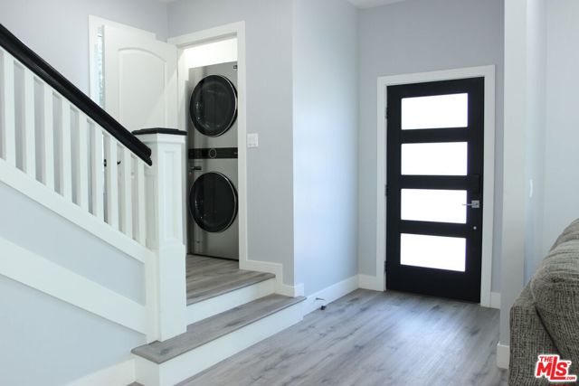 433 S Wilton Place, Los Angeles CA: https://media.crmls.org/mediaz/e1cfbde6-74d1-4007-aaec-07de24f9d402.jpg