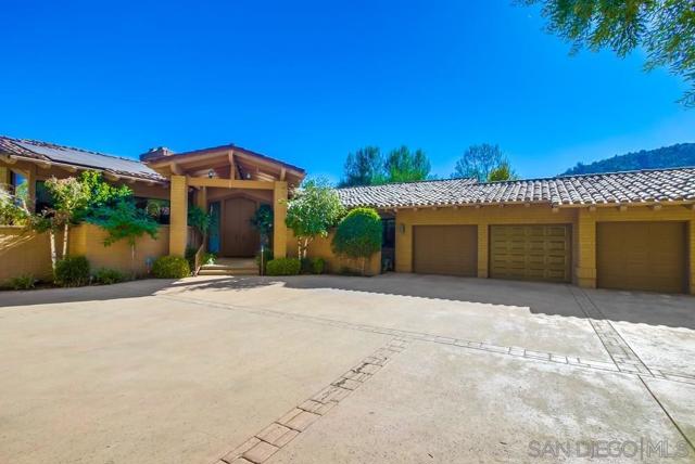 15731 Pauma Valley Dr., Pauma Valley CA: https://media.crmls.org/mediaz/e1d093a9-b12d-40bd-bb9b-ade1aa998920.jpg