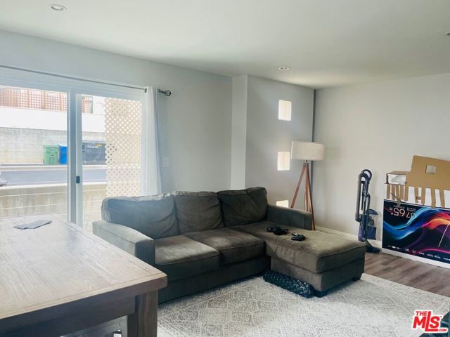 712 Pacific Street, Santa Monica CA: https://media.crmls.org/mediaz/e1d0b40e-547f-4df7-a74e-d25efee7fd53.jpg