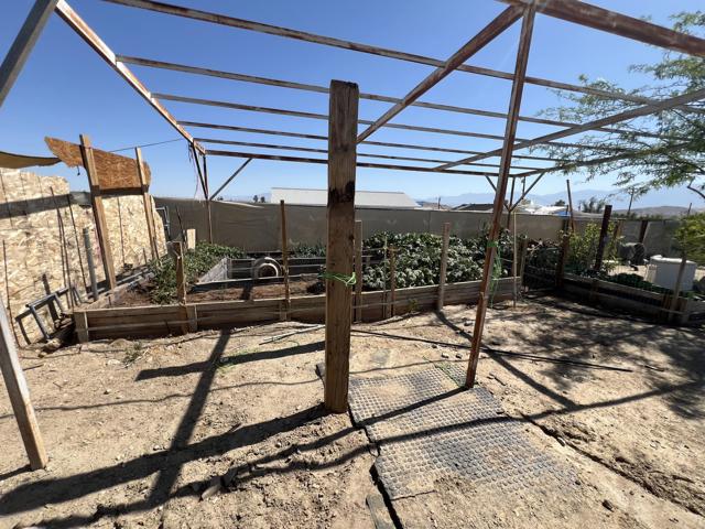 21130 Hot Springs Road, Desert Hot Springs CA: https://media.crmls.org/mediaz/e1d0c41a-ab13-4b6d-9d8b-5926df57f2dd.jpg