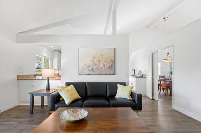 17109 Cloudcroft Dr, Poway CA: https://media.crmls.org/mediaz/e1d0d65e-ee63-4498-9740-7d5a65c7cc3f.jpg