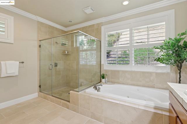 125 Mystic Pl, Alamo CA: https://media.crmls.org/mediaz/e1d20a21-819d-4a1b-ae30-5e20f83aa43c.jpg