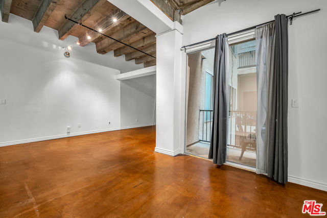312 W 5th Street, Los Angeles CA: https://media.crmls.org/mediaz/e1d25ab2-bbfc-4af4-b07a-151b741983fc.jpg