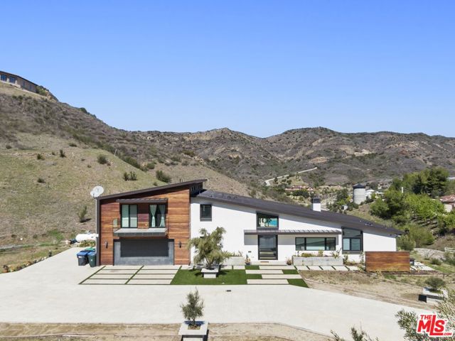 31830 Lobo Canyon, Agoura Hills CA: https://media.crmls.org/mediaz/e1d25fb7-6e95-4475-a5df-171a2b4bbf4e.jpg