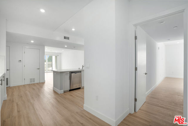 1832 S Barrington Avenue, Los Angeles CA: https://media.crmls.org/mediaz/e1d2c44d-fcf7-4cb2-82f3-a6431db8a36f.jpg