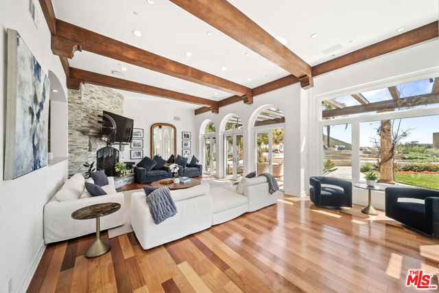1821 Chastain, Pacific Palisades CA: https://media.crmls.org/mediaz/e1d2f9b0-91f8-4aad-9212-42f84e14ff23.jpg