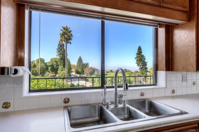 Detail Gallery Image 29 of 75 For 2335 Mirador, Vista,  CA 92084 - 5 Beds | 2/1 Baths