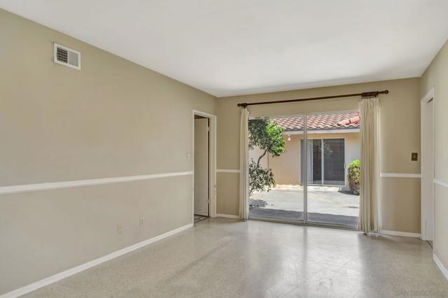 8838 La Jolla Scenic Dr N, La Jolla CA: https://media.crmls.org/mediaz/e1d3471f-5a08-43ac-9ea9-6ef056ddd3c5.jpg