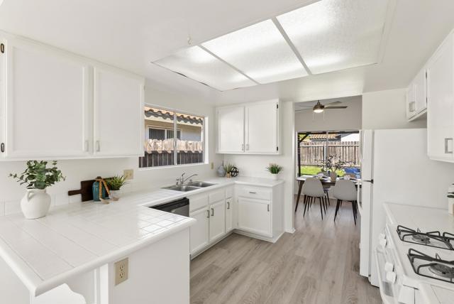 4819 Gardenia Street, Oceanside CA: https://media.crmls.org/mediaz/e1d41112-4294-48ba-a6f5-67a5d38eb344.jpg