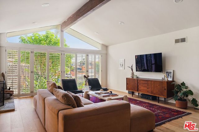 4748 Round Top Drive, Los Angeles CA: https://media.crmls.org/mediaz/e1d4142c-b466-4e3f-baa9-7fe0f77efc30.jpg