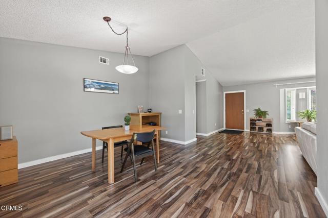 11881 Silver Spur Street, Ojai CA: https://media.crmls.org/mediaz/e1d4e03b-befb-4b35-a6d6-035a5e7805b8.jpg