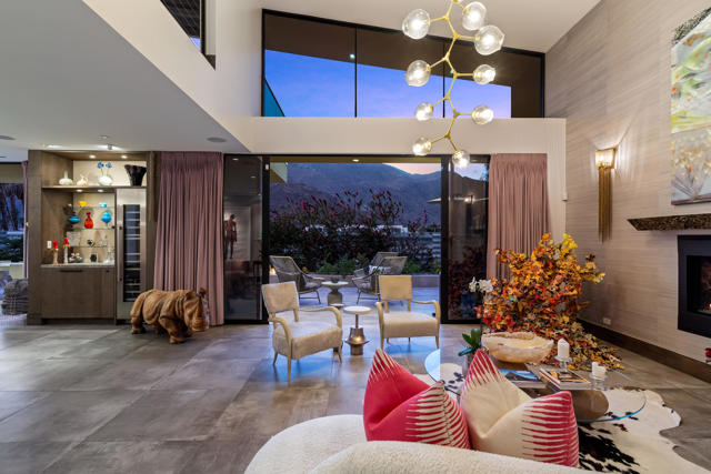 427 N Avenida Caballeros, Palm Springs CA: https://media.crmls.org/mediaz/e1d53aac-9e6e-4e22-ba47-5c38c42617d3.jpg
