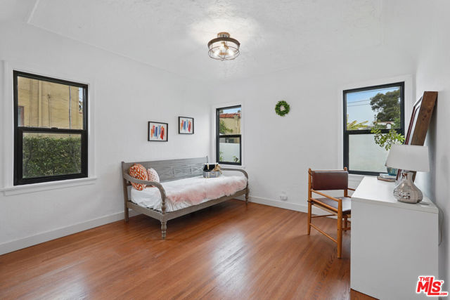 8919 Beverlywood Street, Los Angeles CA: https://media.crmls.org/mediaz/e1d579db-cc4c-40b1-a730-4e95ea396026.jpg