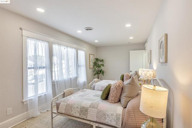 539 Golden Gate Ave, Richmond CA: https://media.crmls.org/mediaz/e1d58603-ddbb-4f36-acd8-2ad2a5b5e111.jpg