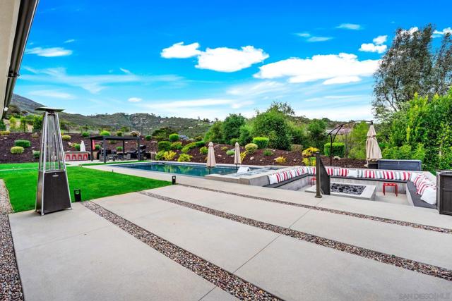 21992 Wilgen Rd, Escondido CA: https://media.crmls.org/mediaz/e1d5b8c9-a2ab-4bef-804d-ff3ede7e7ff9.jpg