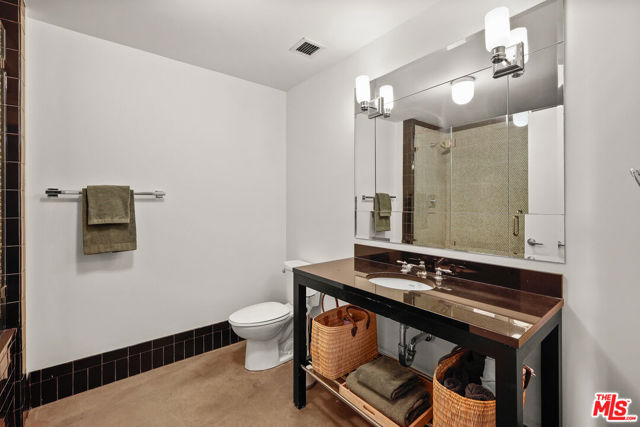 849 S Broadway, Los Angeles CA: https://media.crmls.org/mediaz/e1d61178-5474-4681-8afd-bca1ede17225.jpg