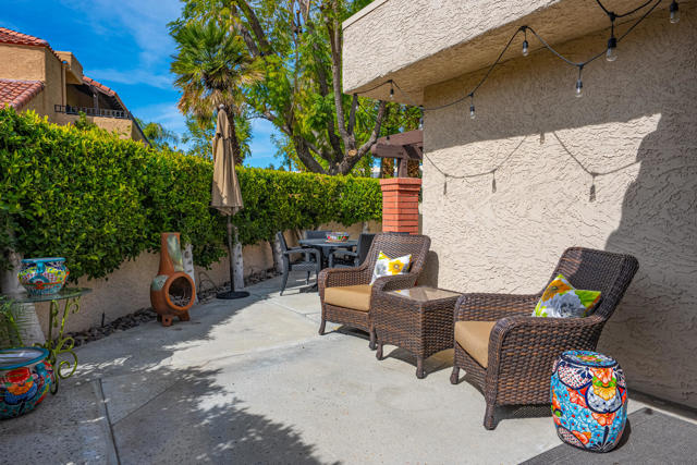 2345 S Cherokee Way, Palm Springs CA: https://media.crmls.org/mediaz/e1d6134b-95cf-4919-a90b-07c6def098ca.jpg
