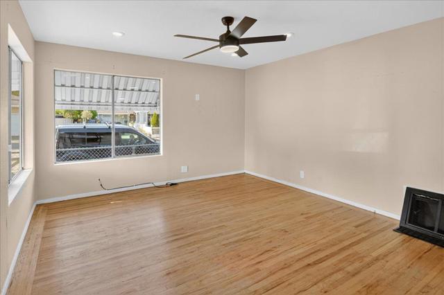 3703 Florence Street, Redwood City CA: https://media.crmls.org/mediaz/e1d6ace2-6f52-4bc8-810b-154f1e85ca6a.jpg