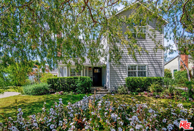 12713 Stanwood Drive, Los Angeles CA: https://media.crmls.org/mediaz/e1d6de25-45ad-43f4-8c9a-48019f64fe1e.jpg