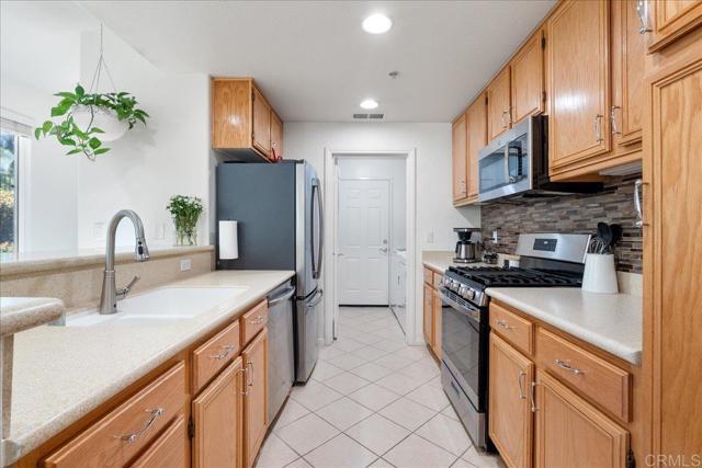 13015 Evening Creek Dr S, San Diego CA: https://media.crmls.org/mediaz/e1d70517-aa5e-4659-b9e0-f23f67539f17.jpg