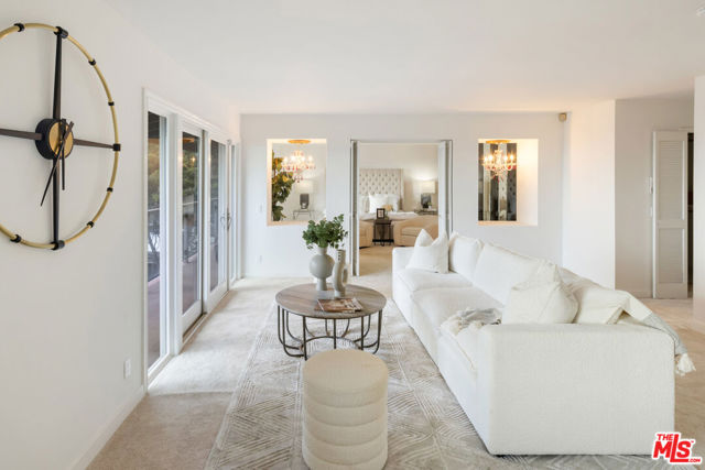 8004 Oceanus Drive, Los Angeles CA: https://media.crmls.org/mediaz/e1d70a9e-2ce3-45c3-a63e-8cad529785ed.jpg