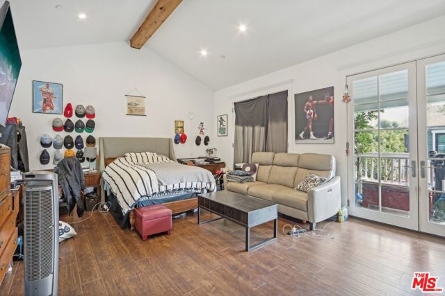 3143 Shelby Drive, Los Angeles CA: https://media.crmls.org/mediaz/e1d7109f-d29d-42f8-b07e-ffa5b29f8d72.jpg