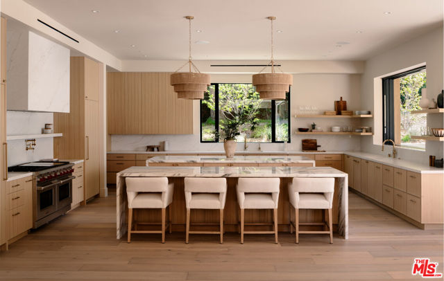 5287 Round Meadow Road, Hidden Hills CA: https://media.crmls.org/mediaz/e1d72ca8-a35a-4f01-bf57-3cd9858b2bee.jpg