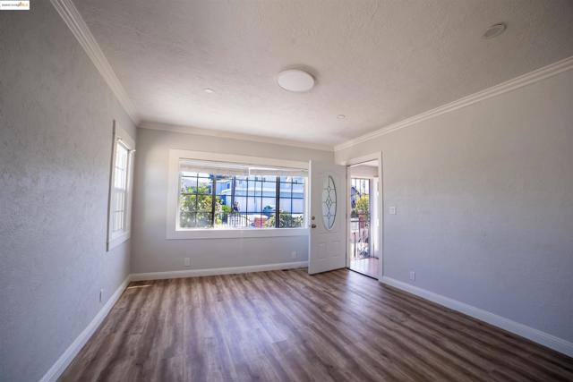 3517 Allendale Ave, Oakland CA: https://media.crmls.org/mediaz/e1d7f84e-a17b-414e-941a-fe3ccc442d08.jpg