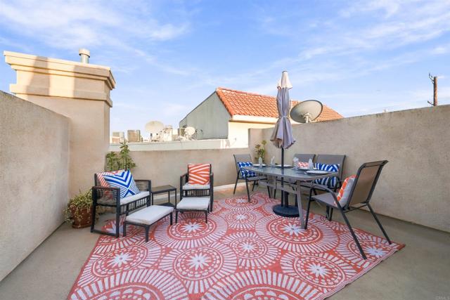 14819 Magnolia Boulevard, 7 photo 23