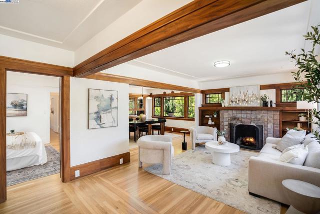 5731 Hermann St, Oakland CA: https://media.crmls.org/mediaz/e1d9d228-953c-4a1d-97b4-e8eac4502152.jpg