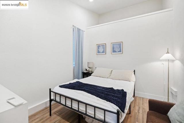 1030 Orchid Dr, Brentwood CA: https://media.crmls.org/mediaz/e1d9d74d-cdb1-43c9-9930-2dbe3a492bba.jpg