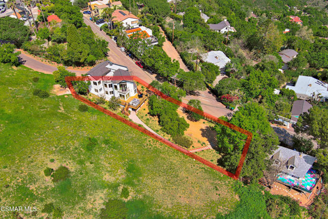 26200 Lockwood Road, Malibu CA: https://media.crmls.org/mediaz/e1da06a3-ce17-42ac-920c-06bf9159351c.jpg