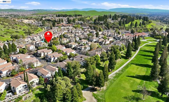 906 Vista Pointe Dr, San Ramon CA: https://media.crmls.org/mediaz/e1da1249-89d6-4e84-82e0-891e5c5e4a2c.jpg