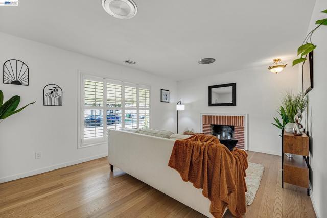 Image 4 of 47 For 15126 Andover St