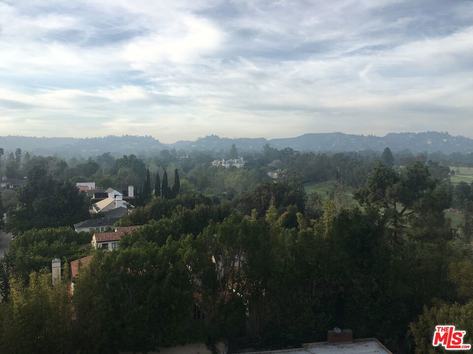 https://media.crmls.org/mediaz/e1da3bc7-d9c2-405c-a328-73eaab2d1e2c.jpg?preset=X-Large