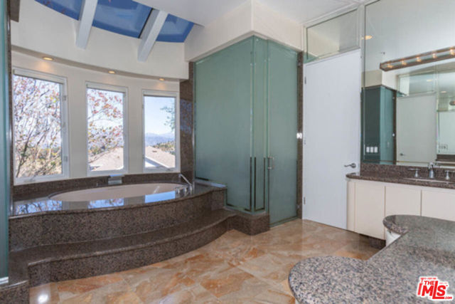 2470 Venus Drive, Los Angeles CA: https://media.crmls.org/mediaz/e1dbced5-d4f7-47e4-9c58-7959e50a5a2d.jpg