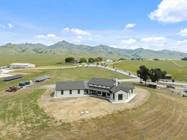 3000 Coppa Court, Hollister CA: https://media.crmls.org/mediaz/e1dbee1d-1206-4d71-831c-e39135255745.jpg