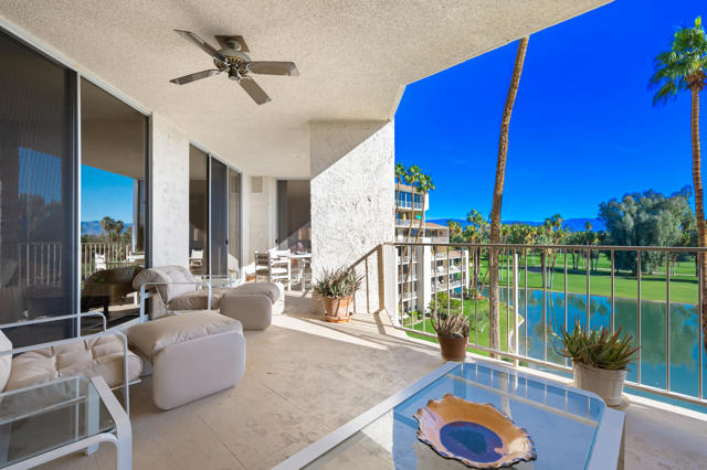 900 Island Drive, Rancho Mirage CA: https://media.crmls.org/mediaz/e1dc3f68-c8e3-4f20-bc69-89e1f44a1b36.jpg
