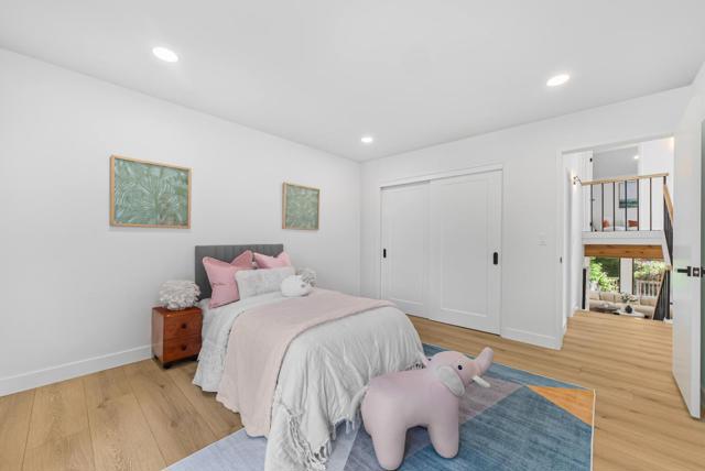 536 Sand Hill Circle, Menlo Park CA: https://media.crmls.org/mediaz/e1dd84b6-ec35-4bab-b697-6a4990933611.jpg