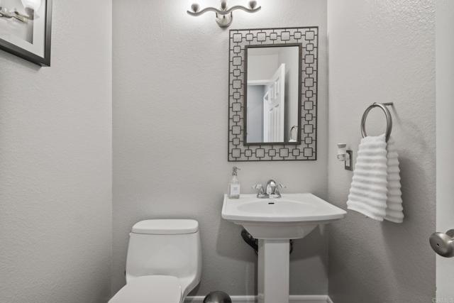 2471 Bear Rock, Escondido CA: https://media.crmls.org/mediaz/e1ddb6ce-cb5e-424d-a3b6-d9b2a1f6c868.jpg