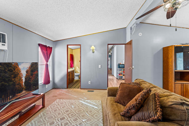 2342 Sand Jewel Avenue, Thermal CA: https://media.crmls.org/mediaz/e1ddbb46-54a6-4f05-9913-ce3ecb2bf562.jpg