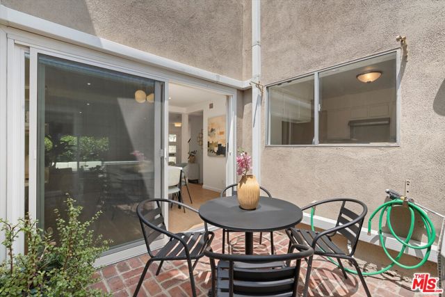 28 Village, Santa Monica CA: https://media.crmls.org/mediaz/e1ddfda5-21f5-4b99-b2ae-a77c55b2ee96.jpg
