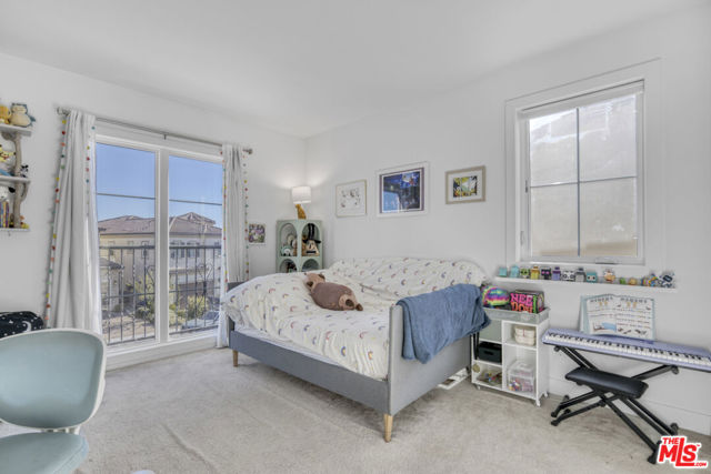 12333 N Finch Court, Porter Ranch CA: https://media.crmls.org/mediaz/e1de067b-18ee-4640-b5c3-6da6a62162cc.jpg