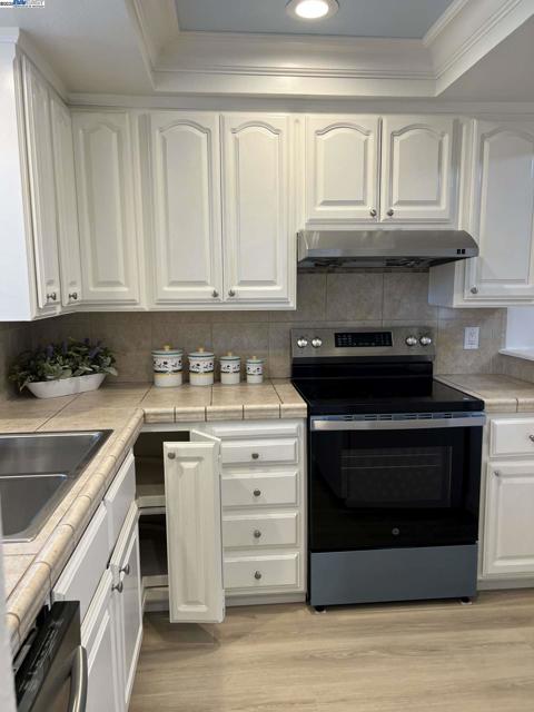 3287 Shadow Park Pl, San Jose CA: https://media.crmls.org/mediaz/e1de2a66-afc5-45c1-be20-e0e704adbf89.jpg