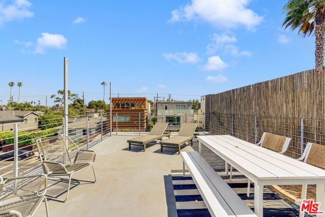 809 Brooks Avenue, Venice CA: https://media.crmls.org/mediaz/e1de4204-f65c-4c93-9977-cd368564a7ac.jpg