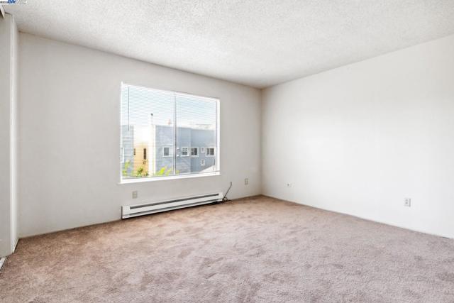 424 Staten Ave, Oakland CA: https://media.crmls.org/mediaz/e1de4b3b-eae2-4925-a150-586d1e96a7bd.jpg