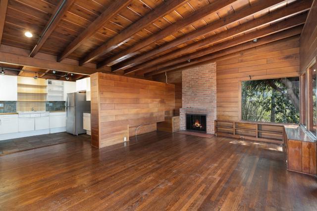 415 W Nutmeg St, San Diego CA: https://media.crmls.org/mediaz/e1de7f03-e404-4caf-b477-678a9ccf8b84.jpg