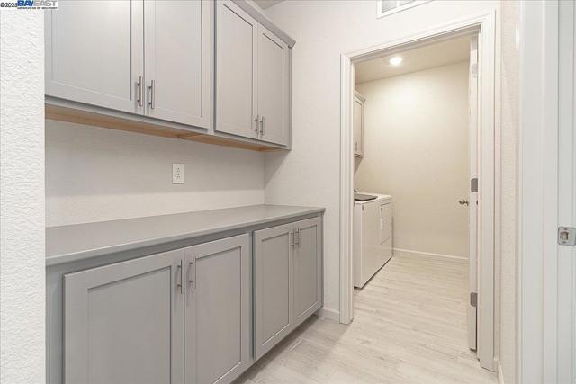 1710 Yukon Territory Ave, Manteca CA: https://media.crmls.org/mediaz/e1ded2d4-6808-480b-a36f-db42ca631172.jpg