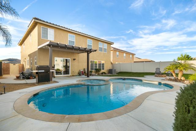 Detail Gallery Image 4 of 37 For 34668 Butte Ct, Murrieta,  CA 92563 - 3 Beds | 2/1 Baths